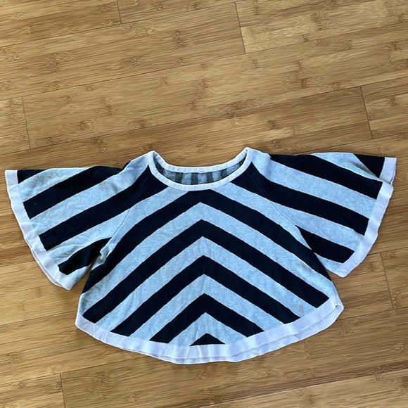 Kit and Ace flounce crop top. Size small. - Picture 1 of 3